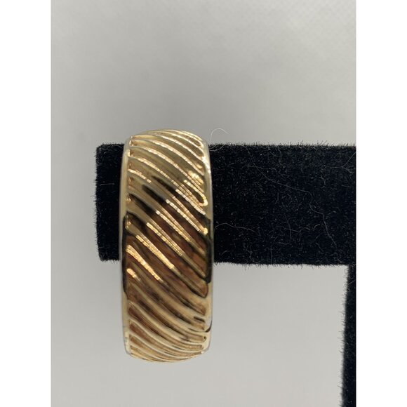 Gold-Tone Ribbed Clip-On Hoop Earrings For Women - Picture 2 of 4